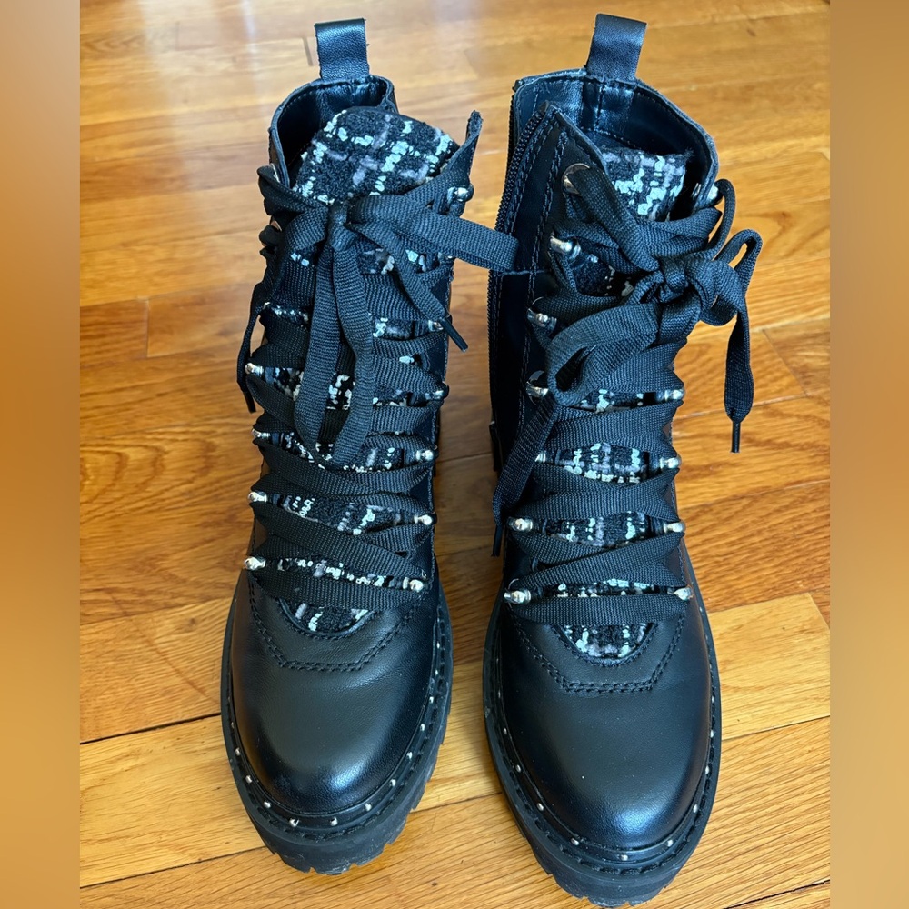 Women’s combat boots. Like new. Worn only 3 times.